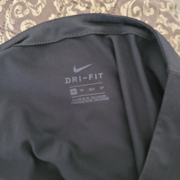 Nike tee - Picture 4 of 4